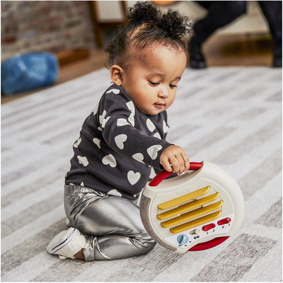Brinquedo Guitarra Eletrônica Tiny Rockers Tiny Love - Alças que permitem levar o rock para qualquer lugar
